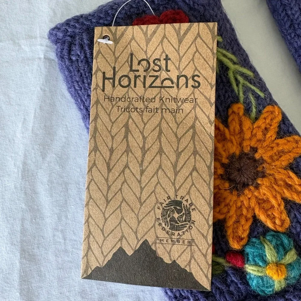 NWT Lost Horizons Handcrafted Womens Blue Knit Flower Petite Fleur Handwarmers